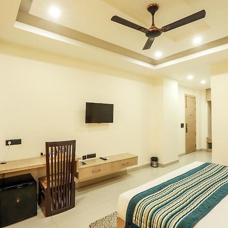 Hotel Green Lotus Luxe Ґурґаон Екстер'єр фото