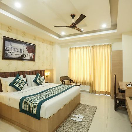 Hotel Green Lotus Luxe Ґурґаон Екстер'єр фото