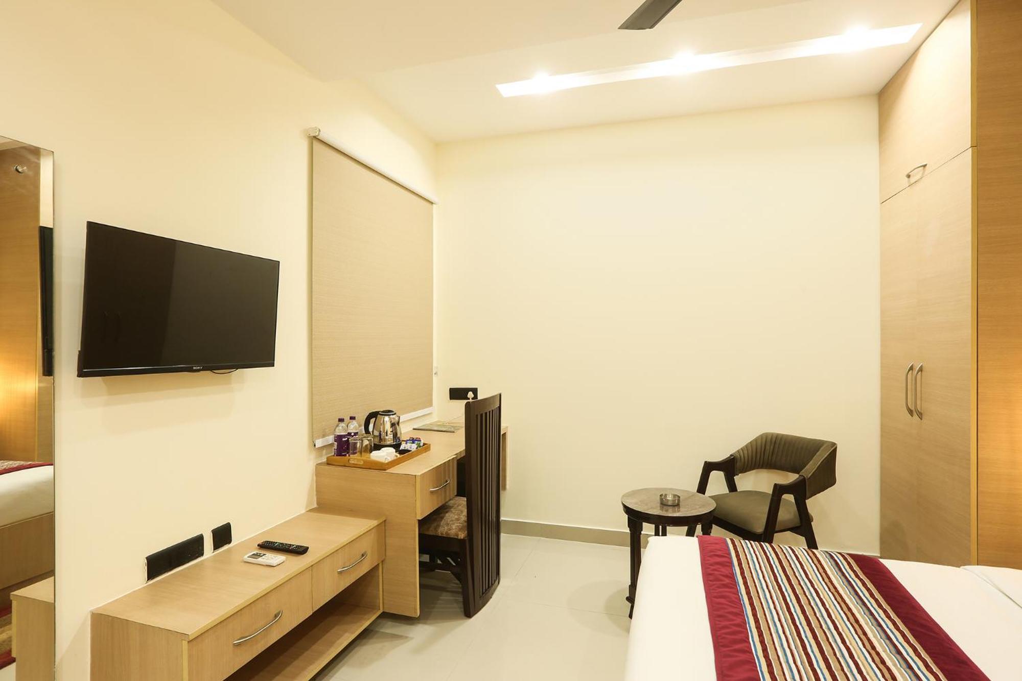 Hotel Green Lotus Luxe Ґурґаон Екстер'єр фото