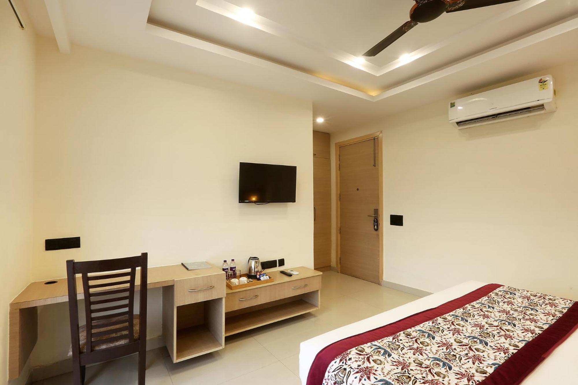 Hotel Green Lotus Luxe Ґурґаон Екстер'єр фото