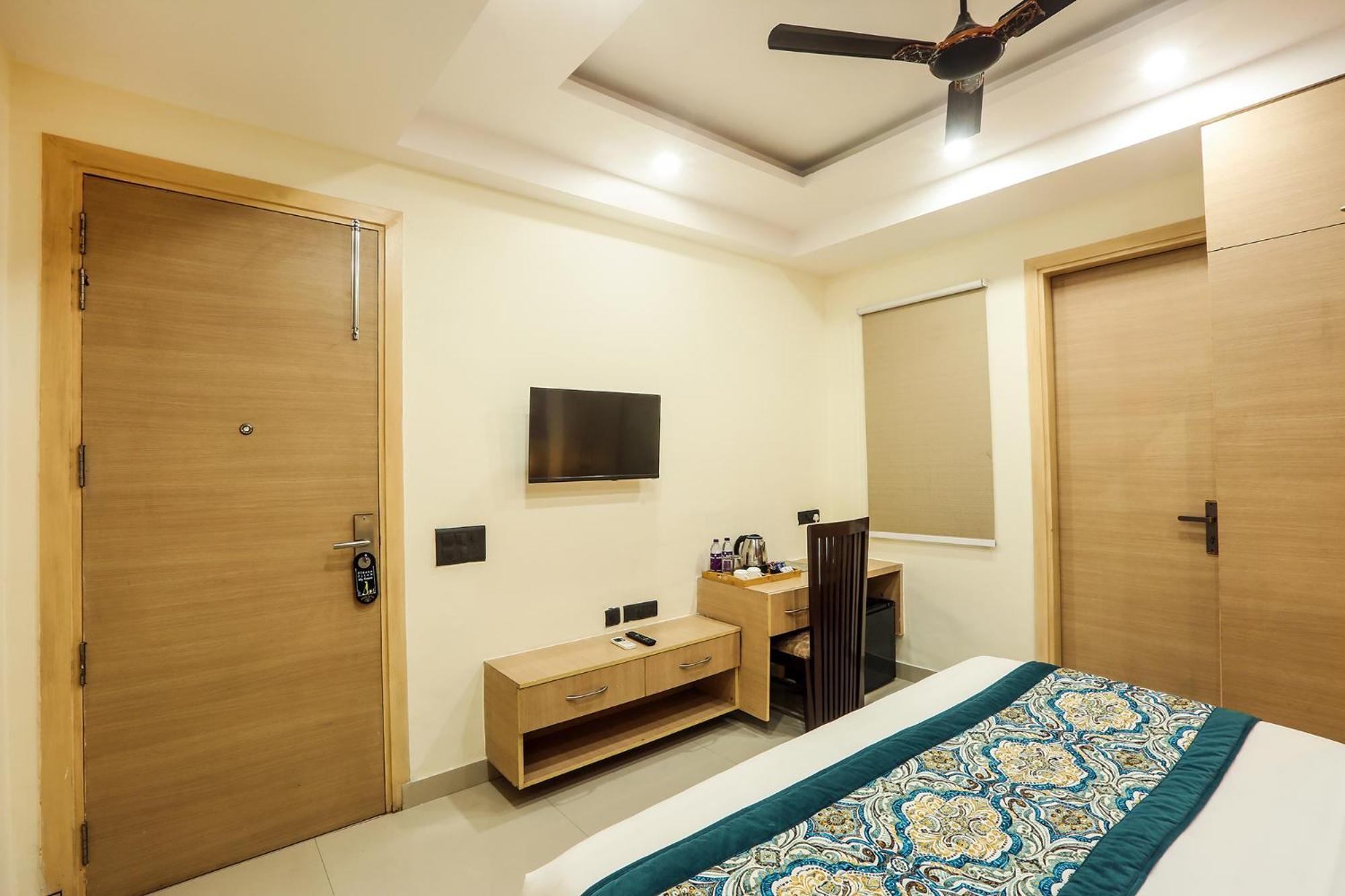 Hotel Green Lotus Luxe Ґурґаон Екстер'єр фото